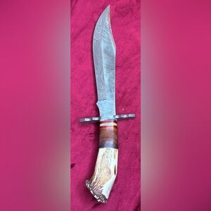 Damascus Steel Crown Stag Handle Hunter Knife